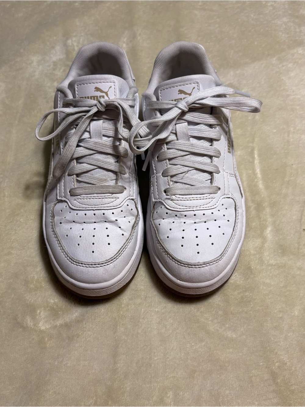 Puma White Kids Low-Top Sneakers with Gold Logo Accent